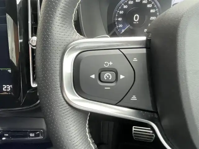 ボルボ ＸＣ４０ T4 AWD Rデザイン 鹿児島県 2020(令2)年 5.3万km 赤Ⅱ 純正ナビ/フルセグTV/全方位カメラ/クルーズコントロール/前後ドライブレコーダー/ETC/前席パワーシート/前後シートヒーター/純正マット/パドルシフト/プッシュスタート/スマートキー
