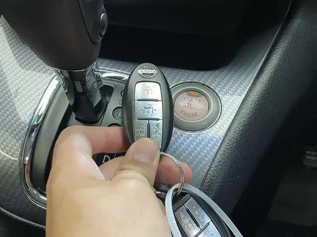 日産 セレナ ライダー BラインS HVAセーフ 岩手県 2014(平26)年 10.3万km ダイヤモンドブラック 両側パワースライドドア/アラウンドビューモニター/エマージェンシーブレーキ/横滑り防止装置/レーンアシスト/アイドリングストップ/前後ソナー/AC100V100Wコンセント/ロールサンシェード/リヤオートエアコン/純正ナビ/フルセグTV/ドライブレコーダー/ETC/ステアリングスイッチ/LEDヘッドライト/純正16インチアルミホイール/エンジンスターター