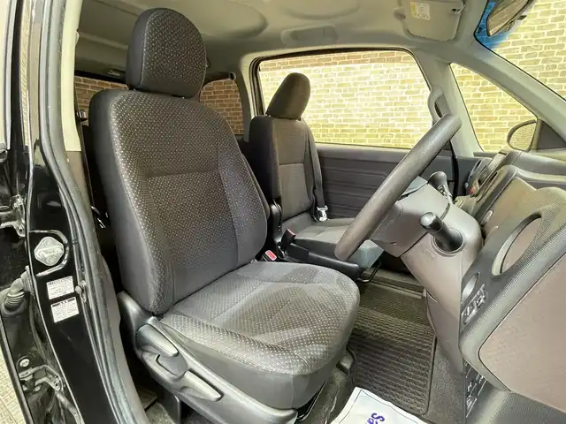 トヨタ スペイド F 岩手県 2012(平24)年 6.9万km ブラック ４WD/左側パワースライドドア/横滑り防止装置/ドライブレコーダー/ETC/オートエアコン/エンジンスターター/ヘッドライトレベライザー/ドアバイザー/HIDヘッドランプ/純正フロアマット/HIDヘッドランプ/社外１７インチアルミホイール/電動格納ミラー/助手席ロングスライドシート