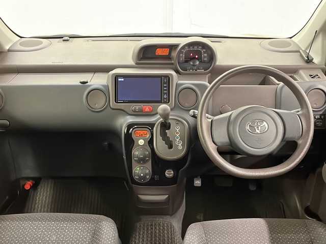 トヨタ スペイド F 道央・札幌 2012(平24)年 6.9万km ブラックマイカ /4WD//社外HDDナビ：CN-H510WD/（CD/DVD/BT/SD/ラジオ/フルセグ）//左側パワースライドドア//横滑り防止装置//ドライブレコーダー//ETC//オートエアコン//エンジンスターター//ヘッドライトレベライザー//ドアバイザー//HIDヘッドランプ//純正フロアマット//HIDヘッドランプ//社外１７インチアルミホイール