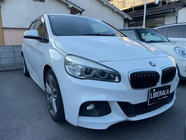 ＢＭＷ ２２５ｉ xDrive Aツアラー Mスポーツ 香川県 2015(平27)年 6.9万km パール スマートキー/パドルシフト/アイドリングストップ/純正ナビ/バックカメラ/ブラウンレザーシート/シートヒーター/パワーシート/パワーバックドア/純正18インチアルミ/ドライブレコーダー/オートライト/インテリジェントセーフティー/レーンアシスト