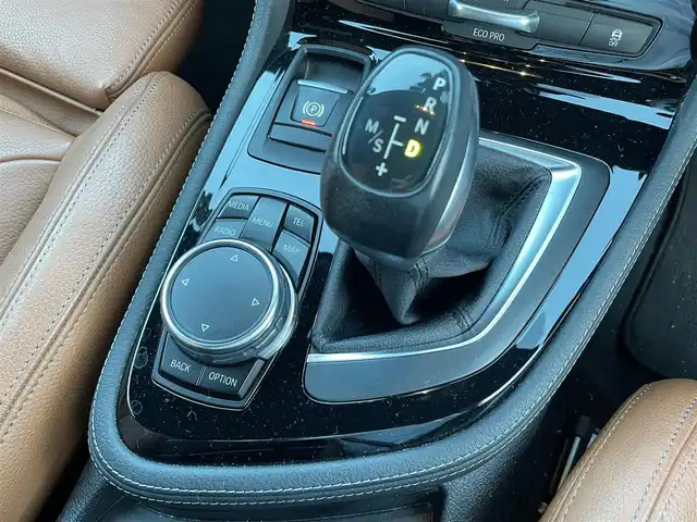 ＢＭＷ ２２５ｉ xDrive Aツアラー Mスポーツ 香川県 2015(平27)年 6.9万km パール スマートキー/パドルシフト/アイドリングストップ/純正ナビ/バックカメラ/ブラウンレザーシート/シートヒーター/パワーシート/パワーバックドア/純正18インチアルミ/ドライブレコーダー/オートライト/インテリジェントセーフティー/レーンアシスト