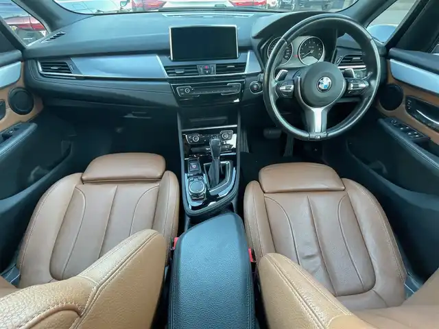 ＢＭＷ ２２５ｉ xDrive Aツアラー Mスポーツ 香川県 2015(平27)年 6.9万km パール スマートキー/パドルシフト/アイドリングストップ/純正ナビ/バックカメラ/ブラウンレザーシート/シートヒーター/パワーシート/パワーバックドア/純正18インチアルミ/ドライブレコーダー/オートライト/インテリジェントセーフティー/レーンアシスト