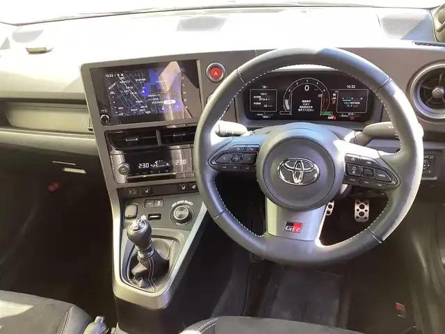 トヨタ ＧＲヤリス RZ ハイパフォーマンス 鹿児島県 2024(令6)年 1.3万km プラチナホワイトパールマイカ 純正マルチメディア/　ナビ、フルセグTV、BT、USB、FM、AM/JBLサウンドシステム/BBS製18インチアルミホイール/カーボン調ルーフ/追従付きクルーズコントロール/3灯式LEDヘッドライト/ステアリングヒーター/シートヒーター/ビルトインETC/Toyota　Safety Sense/スマートキーX2/新車保証書/取扱説明書/マルチメディア取扱説明書