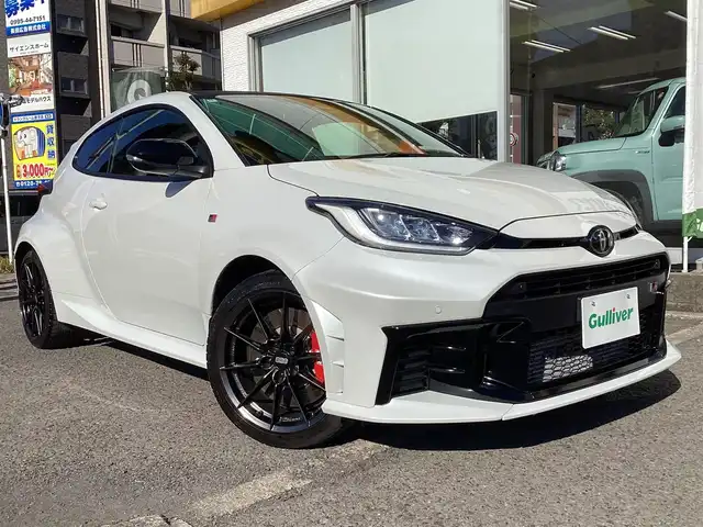 トヨタ ＧＲヤリス RZ ハイパフォーマンス 鹿児島県 2024(令6)年 1.3万km プラチナホワイトパールマイカ 純正マルチメディア/　ナビ、フルセグTV、BT、USB、FM、AM/JBLサウンドシステム/BBS製18インチアルミホイール/カーボン調ルーフ/追従付きクルーズコントロール/3灯式LEDヘッドライト/ステアリングヒーター/シートヒーター/ビルトインETC/Toyota　Safety Sense/スマートキーX2/新車保証書/取扱説明書/マルチメディア取扱説明書