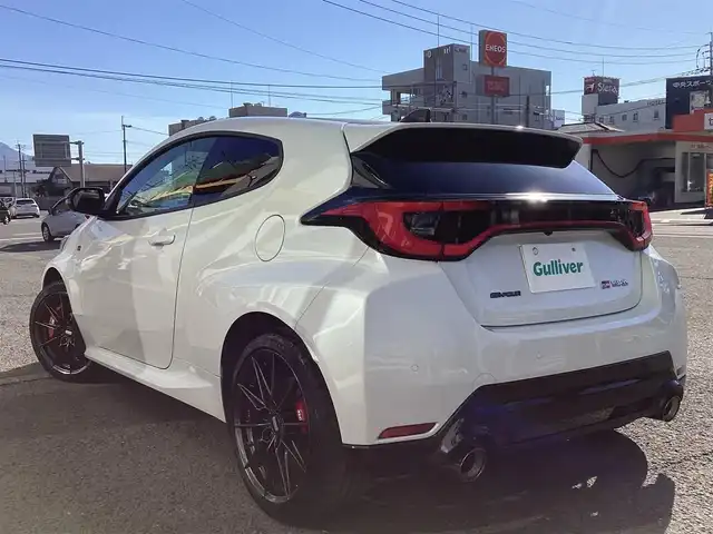 トヨタ ＧＲヤリス RZ ハイパフォーマンス 鹿児島県 2024(令6)年 1.3万km プラチナホワイトパールマイカ 純正マルチメディア/　ナビ、フルセグTV、BT、USB、FM、AM/JBLサウンドシステム/BBS製18インチアルミホイール/カーボン調ルーフ/追従付きクルーズコントロール/3灯式LEDヘッドライト/ステアリングヒーター/シートヒーター/ビルトインETC/Toyota　Safety Sense/スマートキーX2/新車保証書/取扱説明書/マルチメディア取扱説明書