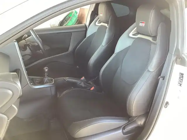 トヨタ ＧＲヤリス RZ ハイパフォーマンス 鹿児島県 2024(令6)年 1.3万km プラチナホワイトパールマイカ 純正マルチメディア/　ナビ、フルセグTV、BT、USB、FM、AM/JBLサウンドシステム/BBS製18インチアルミホイール/カーボン調ルーフ/追従付きクルーズコントロール/3灯式LEDヘッドライト/ステアリングヒーター/シートヒーター/ビルトインETC/Toyota　Safety Sense/スマートキーX2/新車保証書/取扱説明書/マルチメディア取扱説明書