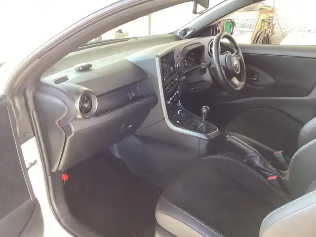 トヨタ ＧＲヤリス RZ ハイパフォーマンス 鹿児島県 2024(令6)年 1.3万km プラチナホワイトパールマイカ 純正マルチメディア/　ナビ、フルセグTV、BT、USB、FM、AM/JBLサウンドシステム/BBS製18インチアルミホイール/カーボン調ルーフ/追従付きクルーズコントロール/3灯式LEDヘッドライト/ステアリングヒーター/シートヒーター/ビルトインETC/Toyota　Safety Sense/スマートキーX2/新車保証書/取扱説明書/マルチメディア取扱説明書