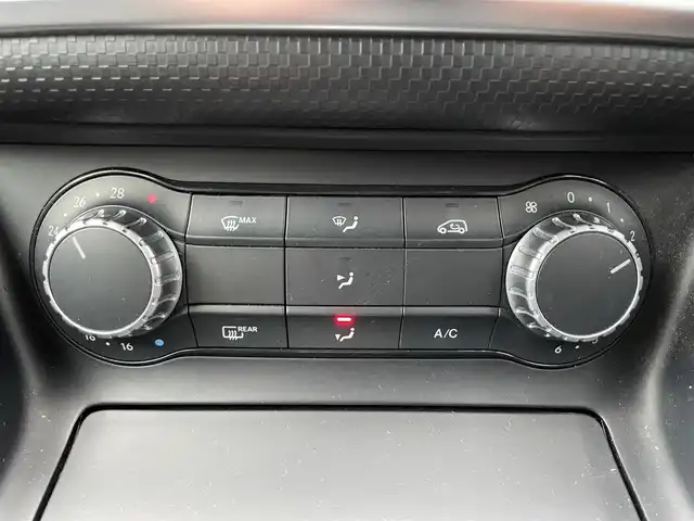 メルセデス・ベンツ Ａ１８０ 長野県 2014(平26)年 5万km 黒 純正ナビ/・Bluetooth/CD/DVD/FMAM/バックカメラ/純正フロアマット/ハーフレザーシート/純正16インチAW/コーナーセンサー前後/オートライト/ドアバイザー/ノーマルタイヤ積み込み/電格ミラー/パドルシフト/スペアキー有/スマートキー