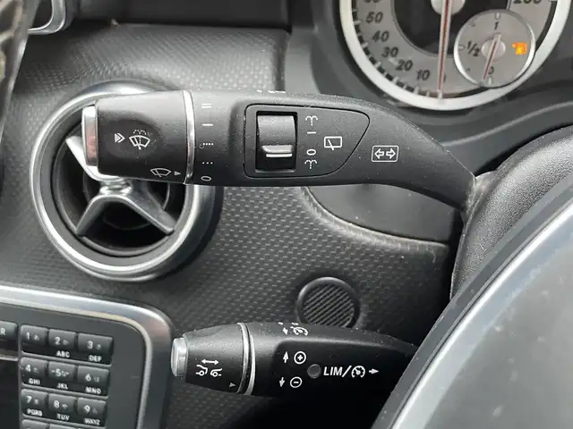 メルセデス・ベンツ Ａ１８０ 長野県 2014(平26)年 5万km 黒 純正ナビ/・Bluetooth/CD/DVD/FMAM/バックカメラ/純正フロアマット/ハーフレザーシート/純正16インチAW/コーナーセンサー前後/オートライト/ドアバイザー/ノーマルタイヤ積み込み/電格ミラー/パドルシフト/スペアキー有/スマートキー