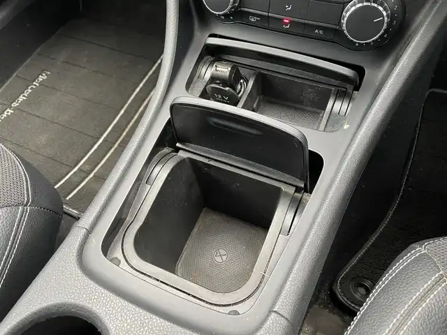 メルセデス・ベンツ Ａ１８０ 長野県 2014(平26)年 5万km 黒 純正ナビ/・Bluetooth/CD/DVD/FMAM/バックカメラ/純正フロアマット/ハーフレザーシート/純正16インチAW/コーナーセンサー前後/オートライト/ドアバイザー/ノーマルタイヤ積み込み/電格ミラー/パドルシフト/スペアキー有/スマートキー