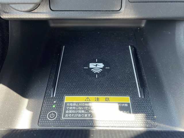 ホンダ シビック e:HEV 福岡県 2022(令4)年 1.4万km チャンピオンシップホワイト 純正ナビ（Ｂｌｏｏｔｏｏｔｈ・フルセグTV・ラジオ）　/クルーズコントロール/ＥＴＣ　/前席パワーシート　/前席シートヒーター/前後ドライブレコーダー　/ワイヤレス充電器　/BOSEプレミアムサウンド/スイッチ式シフト/ＵＳＢポート×２/MTモード付AT車/ハーフレザーシート/クリアランスソナー/レーンキープアシスト/横滑り防止装置/カーテンエアバッグ/スマートキー/保証書/取扱説明書