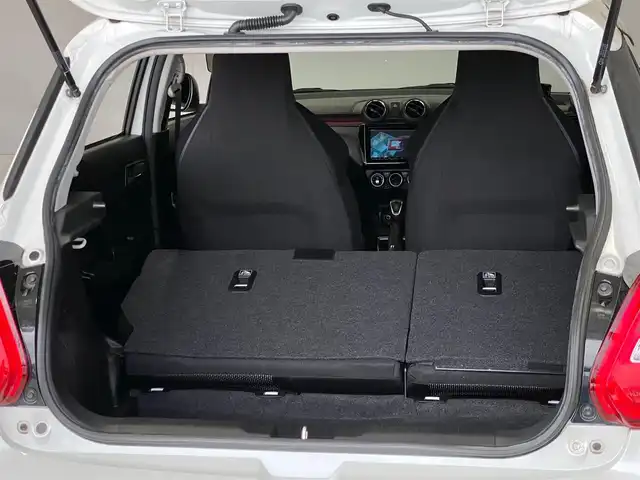 スズキ スイフト スポーツ セーフティPKG 岐阜県 2018(平30)年 3.7万km ピュアホワイトP ENKEI製17インチAW/スズキセーフティサポート/・デュアルセンサーブレーキサポート/・アダプティブクルーズコントロール/・車線逸脱抑制機能/・車線逸脱警報機能/Panasonic製8型ナビ（OP）/（フルセグTV/CD/DVD/Bluetooth/ipod）/TVキャンセラー/専用スポーツシート/運転席シートヒーター/革巻きステアリング/MTモード付AT/パドルシフト/LEDヘッドライト/フロントフォグ/アルミペダル/ドアバイザー/純正フロアマット/純正ビルトインETC/前方ドライブレコーダー/GPSレーダー探知機