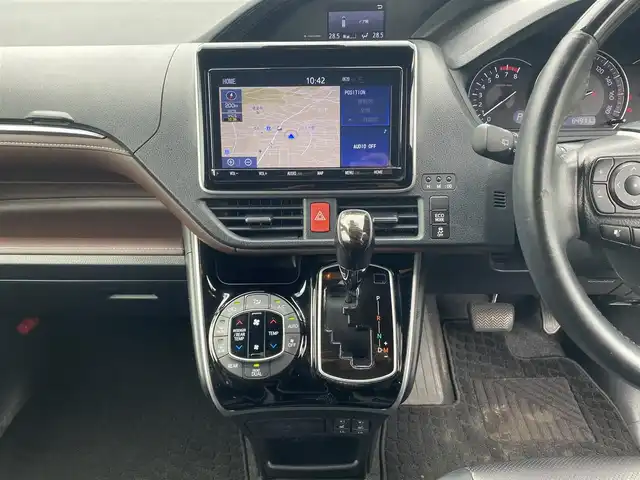 トヨタ エスクァイア Gi 福岡県 2020(令2)年 8.5万km ブラック ・1オーナー/・クルーズコントロール/・SDナビ/BT/USB/・バックカメラ/・レザーシート/シートヒーター/・ドライブレコーダー/・フルセグ/・ETC/・純正15AW/・保証書/・取扱説明書
