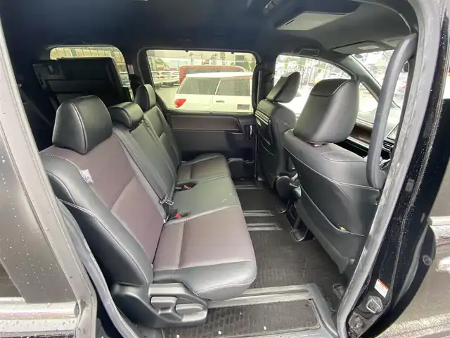 トヨタ エスクァイア Gi 福岡県 2020(令2)年 8.5万km ブラック ・1オーナー/・クルーズコントロール/・SDナビ/BT/USB/・バックカメラ/・レザーシート/シートヒーター/・ドライブレコーダー/・フルセグ/・ETC/・純正15AW/・保証書/・取扱説明書