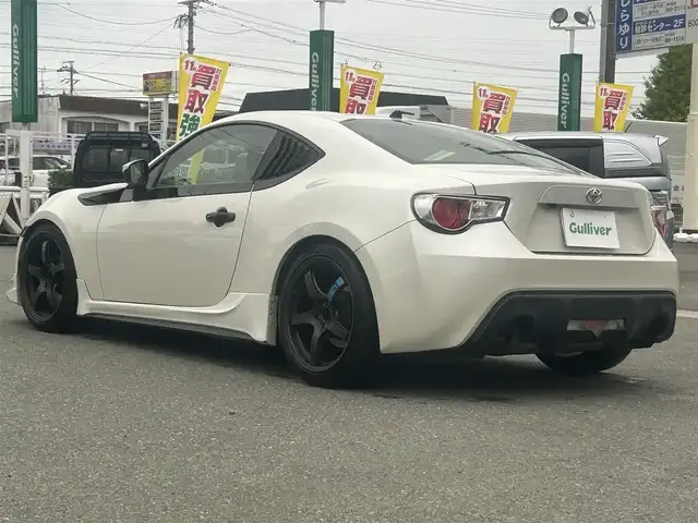 トヨタ ８６ G 愛知県 2013(平25)年 6.7万km サテンホワイトパール 純正メモリナビ/フルセグテレビ/バックカメラ/Bluetooth/ETC/RAYS AW/BLITZタワーバー/BLITZ車庫調/TRDエアロ