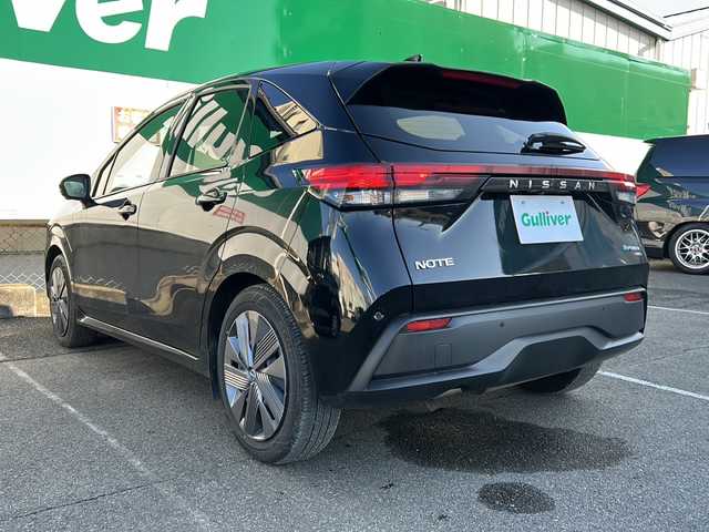 日産 ノート X FOUR 福島県 2023(令5)年 8.8万km スーパーブラック 360°セーフティアシスト/・レーダークルーズコントロール/・踏み間違い衝突防止アシスト/・インテリジェントエマージェンシーブレーキ/・車線逸脱警報/・前方衝突予測警報/純正ディスプレイオーディオナビ/・フルセグTV/USB/HDMI/FM/AM/・AppleCarPlay/AndroidAuto/・バックカメラ/・アラウンドビューモニター/・ビルトインETC2.0/デジタルインナーミラー/シートヒーター/革張りステアリング/・ステアリングスイッチ/・ステアリングヒーター/ワイヤレス充電/電動格納ミラー/・ウィンカーミラー/・オートミラー/プッシュスタート/・スマートキー/前後コーナーセンサー/ハロゲンヘッドライト/・ヘッドライトレベライザー/・オートライト/・オートマチックハイビーム/純正フロアマット