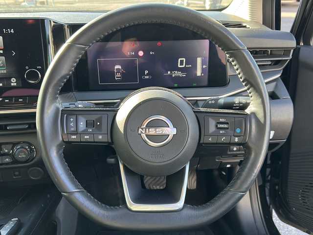 日産 ノート X FOUR 福島県 2023(令5)年 8.8万km スーパーブラック 360°セーフティアシスト/・レーダークルーズコントロール/・踏み間違い衝突防止アシスト/・インテリジェントエマージェンシーブレーキ/・車線逸脱警報/・前方衝突予測警報/純正ディスプレイオーディオナビ/・フルセグTV/USB/HDMI/FM/AM/・AppleCarPlay/AndroidAuto/・バックカメラ/・アラウンドビューモニター/・ビルトインETC2.0/デジタルインナーミラー/シートヒーター/革張りステアリング/・ステアリングスイッチ/・ステアリングヒーター/ワイヤレス充電/電動格納ミラー/・ウィンカーミラー/・オートミラー/プッシュスタート/・スマートキー/前後コーナーセンサー/ハロゲンヘッドライト/・ヘッドライトレベライザー/・オートライト/・オートマチックハイビーム/純正フロアマット