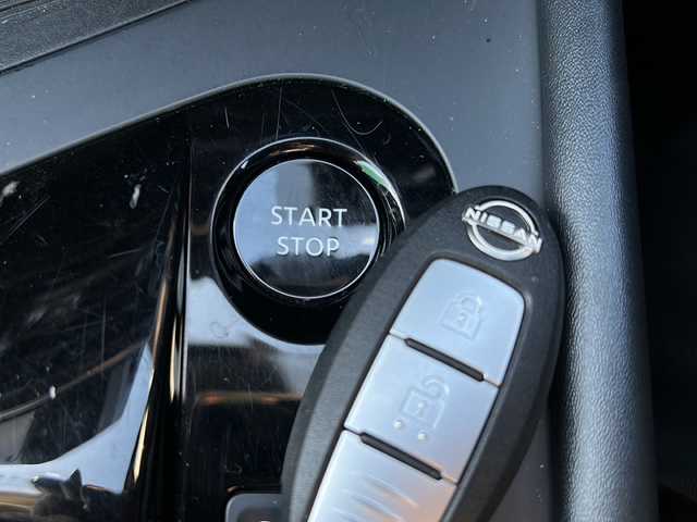 日産 ノート X FOUR 福島県 2023(令5)年 8.8万km スーパーブラック 360°セーフティアシスト/・レーダークルーズコントロール/・踏み間違い衝突防止アシスト/・インテリジェントエマージェンシーブレーキ/・車線逸脱警報/・前方衝突予測警報/純正ディスプレイオーディオナビ/・フルセグTV/USB/HDMI/FM/AM/・AppleCarPlay/AndroidAuto/・バックカメラ/・アラウンドビューモニター/・ビルトインETC2.0/デジタルインナーミラー/シートヒーター/革張りステアリング/・ステアリングスイッチ/・ステアリングヒーター/ワイヤレス充電/電動格納ミラー/・ウィンカーミラー/・オートミラー/プッシュスタート/・スマートキー/前後コーナーセンサー/ハロゲンヘッドライト/・ヘッドライトレベライザー/・オートライト/・オートマチックハイビーム/純正フロアマット