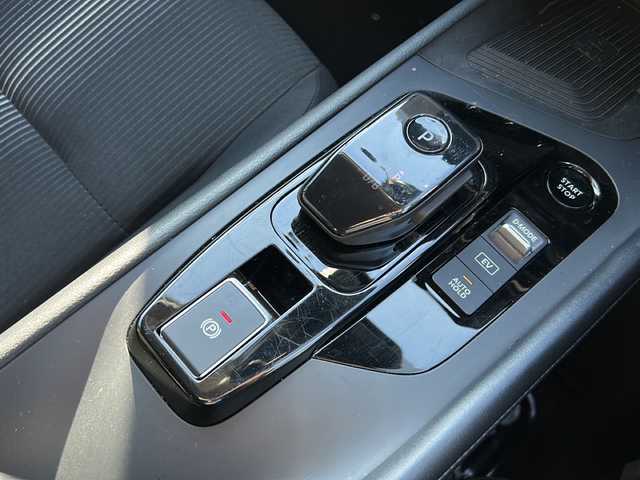 日産 ノート X FOUR 福島県 2023(令5)年 8.8万km スーパーブラック 360°セーフティアシスト/・レーダークルーズコントロール/・踏み間違い衝突防止アシスト/・インテリジェントエマージェンシーブレーキ/・車線逸脱警報/・前方衝突予測警報/純正ディスプレイオーディオナビ/・フルセグTV/USB/HDMI/FM/AM/・AppleCarPlay/AndroidAuto/・バックカメラ/・アラウンドビューモニター/・ビルトインETC2.0/デジタルインナーミラー/シートヒーター/革張りステアリング/・ステアリングスイッチ/・ステアリングヒーター/ワイヤレス充電/電動格納ミラー/・ウィンカーミラー/・オートミラー/プッシュスタート/・スマートキー/前後コーナーセンサー/ハロゲンヘッドライト/・ヘッドライトレベライザー/・オートライト/・オートマチックハイビーム/純正フロアマット