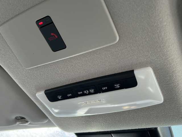 日産 ノート X FOUR 福島県 2023(令5)年 8.8万km スーパーブラック 360°セーフティアシスト/・レーダークルーズコントロール/・踏み間違い衝突防止アシスト/・インテリジェントエマージェンシーブレーキ/・車線逸脱警報/・前方衝突予測警報/純正ディスプレイオーディオナビ/・フルセグTV/USB/HDMI/FM/AM/・AppleCarPlay/AndroidAuto/・バックカメラ/・アラウンドビューモニター/・ビルトインETC2.0/デジタルインナーミラー/シートヒーター/革張りステアリング/・ステアリングスイッチ/・ステアリングヒーター/ワイヤレス充電/電動格納ミラー/・ウィンカーミラー/・オートミラー/プッシュスタート/・スマートキー/前後コーナーセンサー/ハロゲンヘッドライト/・ヘッドライトレベライザー/・オートライト/・オートマチックハイビーム/純正フロアマット