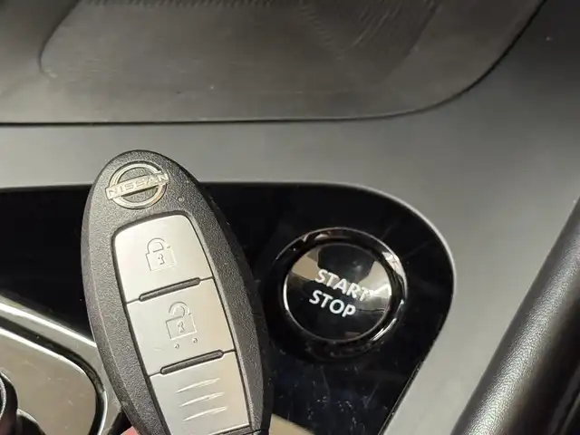 日産 ノート X 群馬県 2022(令4)年 8.6万km スーパーブラック エマージェンシーブレーキ/プロパイロット/純正9インチメーカーナビ/　　BT/フルセグ/USB/AppleCarPlay/AndroidAuto/アラウンドビューモニター/オートライト/オートハイビーム/コーナーセンサー/デジタルインナーミラー/ブラインドスポットモニター/レーンアシスト/オートブレーキホールド/おくだけ充電/横滑り防止装置/サイド・カーテンエアバッグ/スマートキー/ビルトインETC2.0