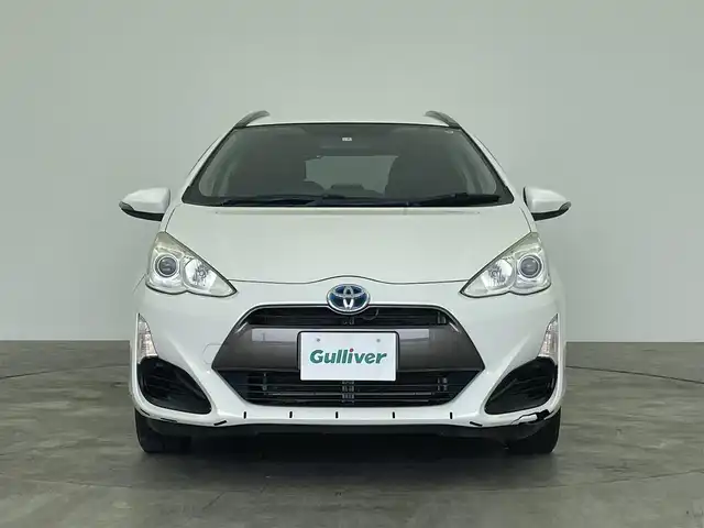 トヨタ アクア X－URBAN 群馬県 2015(平27)年 6.9万km ライムホワイトパールクリスタルシャイン 純正７インチナビ　ヘッドライトレベライザー　ハーフレザーシート　シートヒーター　社外１６インチＡＷ　エンジンスターター　純正フロアマット　ＥＴＣ　スマートキー　オートエアコン　横滑り防止装置