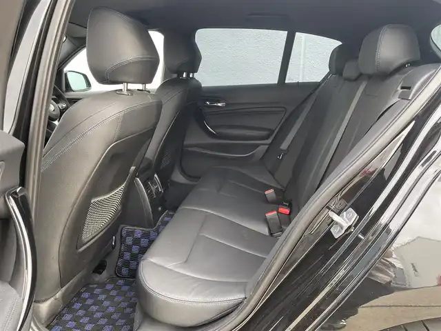 ＢＭＷ １１８ｉ Mスポーツ エディションシャドー 東京都 2019(平31)年 4.6万km サファイアブラックP 専用18インチアルミホイール/専用レザーシート/専用ステアリング/専用エクステリア/専用インテリア/LEDヘッドライト/純正ナビゲーション/バックカメラ/アイドリングストップ/クルーズコントロール/レーンキープ/シートヒーター/スマートドアロック/プッシュスタート/Bluetooth/パワーシート/新車保証書/取扱説明書