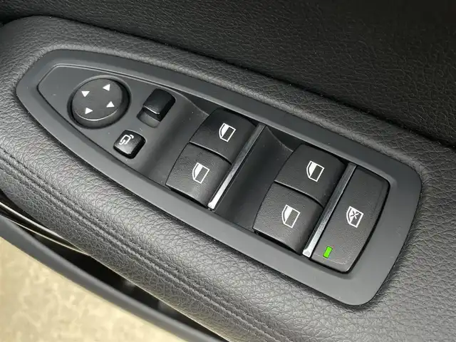 ＢＭＷ １１８ｉ Mスポーツ エディションシャドー 東京都 2019(平31)年 4.6万km サファイアブラックP 専用18インチアルミホイール/専用レザーシート/専用ステアリング/専用エクステリア/専用インテリア/LEDヘッドライト/純正ナビゲーション/バックカメラ/アイドリングストップ/クルーズコントロール/レーンキープ/シートヒーター/スマートドアロック/プッシュスタート/Bluetooth/パワーシート/新車保証書/取扱説明書