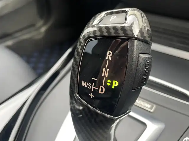 ＢＭＷ １１８ｉ Mスポーツ エディションシャドー 東京都 2019(平31)年 4.6万km サファイアブラックP 専用18インチアルミホイール/専用レザーシート/専用ステアリング/専用エクステリア/専用インテリア/LEDヘッドライト/純正ナビゲーション/バックカメラ/アイドリングストップ/クルーズコントロール/レーンキープ/シートヒーター/スマートドアロック/プッシュスタート/Bluetooth/パワーシート/新車保証書/取扱説明書