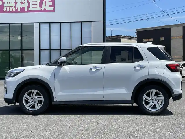 トヨタ ライズ G 道央・札幌 2021(令3)年 2.9万km シャイニングホワイトパール ４WD/寒冷地仕様/純正ディスプレイオーディオ/AM/FM/BT/フルセグ/衝突被害軽減ブレーキ/横滑り防止装置/レーンキープアシスト/コーナーセンサー/パノラミックビューモニター/アイドリングストップ/ワイパーデアイサー/PWRMODE/前席シートヒーター/ステアリングリモコン/MTモード付AT/ヘッドライトレベライザー/電動格納ミラー/ウィンカーミラー/純正フロアマット/純正エンジンスターター/社外AW付冬タイヤ積込/195/65/R16/2023年/山8mm