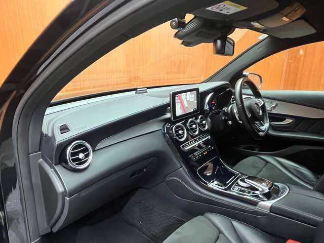 メルセデス・ベンツ ＧＬＣ２２０ d 4マチック クーペ スポーツ 千葉県 2017(平29)年 6.1万km オブシディアンブラック ACC　/半革シート　/ナビ　/TV　/360°　/Bluetooth接続　/HUD　/電動シート　/シートヒーター　/電動リアゲート　/アクティブパーキング　/アンビエントライト　/衝突軽減B　/BSM　/LKA　/ドラレコ /ETC