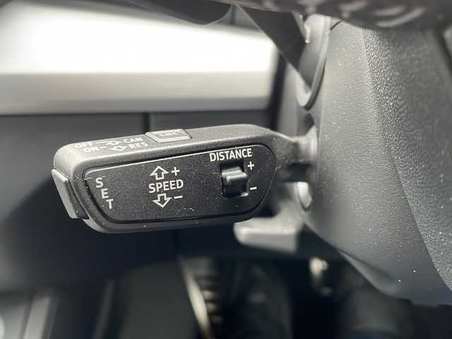 アウディ Ｑ５ 40TDIクワトロ Sライン 大阪府 2020(令2)年 2.4万km グレイシアホワイトメタリック ワンオーナー/純正メモリナビ/・DVD/CD/FM/AM/Bluetooth/・フルセグテレビ/ETC/ドライブレコーダー/バックカメラ/全周囲カメラ/衝突軽減ブレーキ/盗難防止装置/革巻きステアリング/ステアリングリモコン/パドルシフト/メモリシート（D席+N席）/パワーシート（D席+N席）/シートヒーター（D席+N席）/ルーフレール/コーナーセンサー/LEDヘッドライト/オートライト/オートエアコン/スマートキー×2/プッシュスタート/12V電源/USBジャック/純正19インチアルミホイール/純正フロアマット/取扱説明書/ナビ取扱説明書/保証書