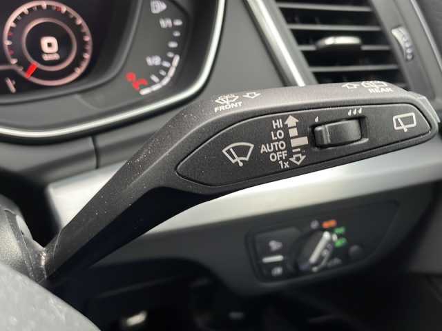 アウディ Ｑ５ 40TDIクワトロ Sライン 大阪府 2020(令2)年 2.4万km グレイシアホワイトメタリック ワンオーナー/純正メモリナビ/・DVD/CD/FM/AM/Bluetooth/・フルセグテレビ/ETC/ドライブレコーダー/バックカメラ/全周囲カメラ/衝突軽減ブレーキ/盗難防止装置/革巻きステアリング/ステアリングリモコン/パドルシフト/メモリシート（D席+N席）/パワーシート（D席+N席）/シートヒーター（D席+N席）/ルーフレール/コーナーセンサー/LEDヘッドライト/オートライト/オートエアコン/スマートキー×2/プッシュスタート/12V電源/USBジャック/純正19インチアルミホイール/純正フロアマット/取扱説明書/ナビ取扱説明書/保証書