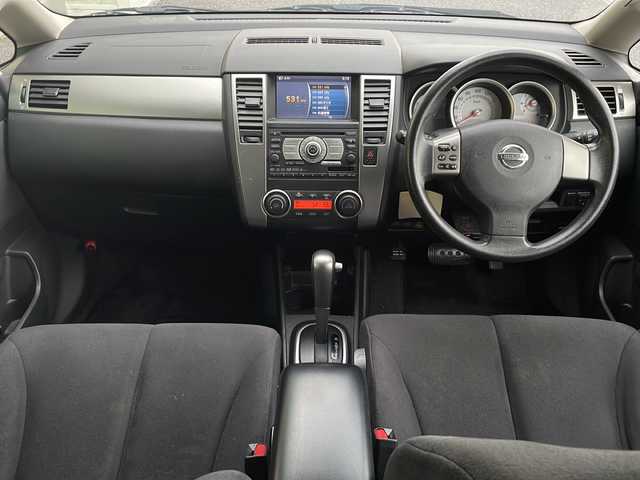 日産 ティーダ 15S 岐阜県 2008(平20)年 7万km サファイアブラック 禁煙車/AM/FM/CD/DVD/純正HDDナビ/ワンセグTV/サイドカメラ/バックカメラ/社外ETC/純正フロアマット/ハンドルスイッチ/盗難防止/オートエアコン/ヘッドライトレベライザー/Wエアバッグ/ドアバイザー/スマートキー