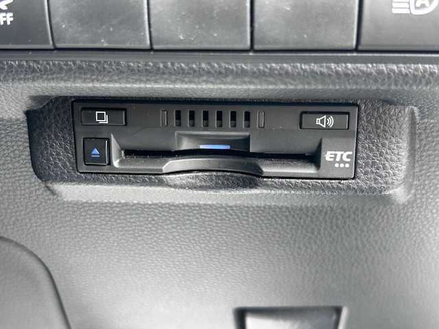 トヨタ カローラ スポーツ HVGスタイル50ミリオンED 大阪府 2022(令4)年 2.7万km プラチナホワイトパールマイカ ナビ　/フルセグ　/バックカメラ　/レーダークルーズコントロール　/ブラインドスポットモニター　/ハーフレザーシート　/シートヒータ　/ＵＳＢ　/ビルトインＥＴＣ　/ＬＥＤヘッドライト　/ＤＶＤキット　/前後ドラレコ