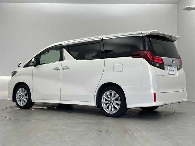 トヨタ アルファード S Aパッケージ 埼玉県 2015(平27)年 6.8万km ラグジュアリーホワイトパールクリスタルシャインガラスフレーク 純正９型ナビ（CD/DVD/Bluetooth/Blu-ray/フルセグTV/USB/AUX)/JBLサウンド/バックカメラ/ビルトインETC/両側パワースライドドア/純正フリップダウンモニター/クルーズコントロール/LEDヘッドライト/オートライト/クリアランスソナー/オットマン/MTモード付AT車/ドアバイザー/電動パーキングブレーキ/ブレーキホールド/プッシュスタート/スマートキー
