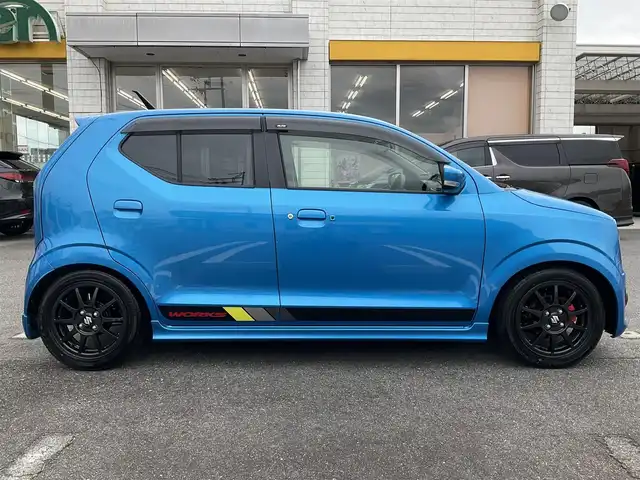スズキ アルト ワークス 滋賀県 2019(平31)年 1.3万km ブリスクブルーM ワンオーナー/JAAA検査実施済み車両/検査時走行12313キロ/直列3気筒DOHC12バルブICターボ5速MT/カロッツェリアナビ（AVIC-RW901）/・フルセグTV・Bluetooth/バックモニター/純正レカロシート/純正フロントバンパーロアガーニッシュ/HKS EVC/CUSKO車高調/GREDDYインタークーラー/TRUSTエアクリーナー/モンスターフロントタワーバー/社外4連メーター/ブリッツマフラー/純正15インチAW/カロッツェリアドライブレコーダー/社外レーダー/純正マット/バイザー/取説/保証証/スペアキー/