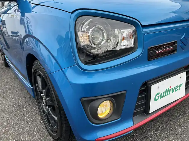 スズキ アルト ワークス 滋賀県 2019(平31)年 1.3万km ブリスクブルーM ワンオーナー/JAAA検査実施済み車両/検査時走行12313キロ/直列3気筒DOHC12バルブICターボ5速MT/カロッツェリアナビ（AVIC-RW901）/・フルセグTV・Bluetooth/バックモニター/純正レカロシート/純正フロントバンパーロアガーニッシュ/HKS EVC/CUSKO車高調/GREDDYインタークーラー/TRUSTエアクリーナー/モンスターフロントタワーバー/社外4連メーター/ブリッツマフラー/純正15インチAW/カロッツェリアドライブレコーダー/社外レーダー/純正マット/バイザー/取説/保証証/スペアキー/