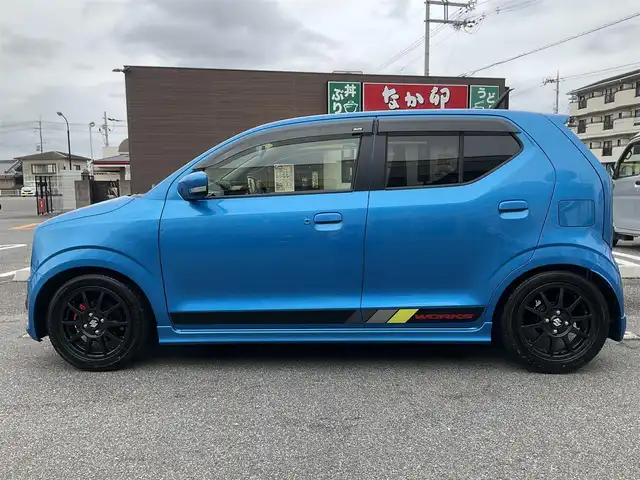 スズキ アルト ワークス 滋賀県 2019(平31)年 1.3万km ブリスクブルーM ワンオーナー/JAAA検査実施済み車両/検査時走行12313キロ/直列3気筒DOHC12バルブICターボ5速MT/カロッツェリアナビ（AVIC-RW901）/・フルセグTV・Bluetooth/バックモニター/純正レカロシート/純正フロントバンパーロアガーニッシュ/HKS EVC/CUSKO車高調/GREDDYインタークーラー/TRUSTエアクリーナー/モンスターフロントタワーバー/社外4連メーター/ブリッツマフラー/純正15インチAW/カロッツェリアドライブレコーダー/社外レーダー/純正マット/バイザー/取説/保証証/スペアキー/