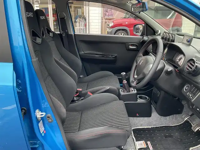 スズキ アルト ワークス 滋賀県 2019(平31)年 1.3万km ブリスクブルーM ワンオーナー/JAAA検査実施済み車両/検査時走行12313キロ/直列3気筒DOHC12バルブICターボ5速MT/カロッツェリアナビ（AVIC-RW901）/・フルセグTV・Bluetooth/バックモニター/純正レカロシート/純正フロントバンパーロアガーニッシュ/HKS EVC/CUSKO車高調/GREDDYインタークーラー/TRUSTエアクリーナー/モンスターフロントタワーバー/社外4連メーター/ブリッツマフラー/純正15インチAW/カロッツェリアドライブレコーダー/社外レーダー/純正マット/バイザー/取説/保証証/スペアキー/