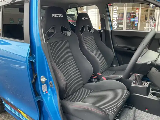 スズキ アルト ワークス 滋賀県 2019(平31)年 1.3万km ブリスクブルーM ワンオーナー/JAAA検査実施済み車両/検査時走行12313キロ/直列3気筒DOHC12バルブICターボ5速MT/カロッツェリアナビ（AVIC-RW901）/・フルセグTV・Bluetooth/バックモニター/純正レカロシート/純正フロントバンパーロアガーニッシュ/HKS EVC/CUSKO車高調/GREDDYインタークーラー/TRUSTエアクリーナー/モンスターフロントタワーバー/社外4連メーター/ブリッツマフラー/純正15インチAW/カロッツェリアドライブレコーダー/社外レーダー/純正マット/バイザー/取説/保証証/スペアキー/