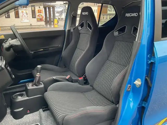 スズキ アルト ワークス 滋賀県 2019(平31)年 1.3万km ブリスクブルーM ワンオーナー/JAAA検査実施済み車両/検査時走行12313キロ/直列3気筒DOHC12バルブICターボ5速MT/カロッツェリアナビ（AVIC-RW901）/・フルセグTV・Bluetooth/バックモニター/純正レカロシート/純正フロントバンパーロアガーニッシュ/HKS EVC/CUSKO車高調/GREDDYインタークーラー/TRUSTエアクリーナー/モンスターフロントタワーバー/社外4連メーター/ブリッツマフラー/純正15インチAW/カロッツェリアドライブレコーダー/社外レーダー/純正マット/バイザー/取説/保証証/スペアキー/