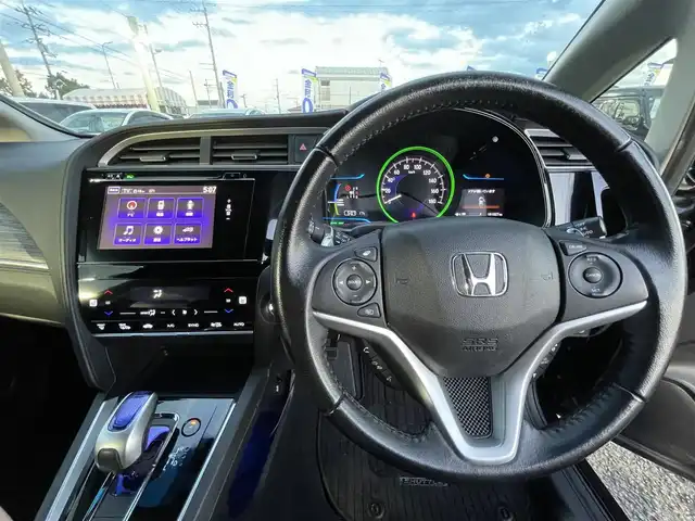 ホンダ シャトル ハイブリッド Z 徳島県 2015(平27)年 10.1万km クリスタルブラックパール (株)IDOMが運営する【じしゃロン徳島店】の自社ローン専用車両になりますこちらは現金またはオートローンご利用時の価格です。/自社ローンご希望の方は別途その旨お申付け下さい”										/										/衝突軽減被害軽減ブレーキ/純正ナビゲーション（フルセグ/CD/DVD/Bluetooth)/バックカメラ/トラクションコントロール/純正15インチアルミホイール/ビルトインETC/2カメラドライブレコーダー/ハーフレザーシート/シートヒーター/パドルシフト/プッシュスタート/スマートキー/オート電動格納ミラー/革巻きステアリング/ステアリングリモコン/純正フロアマット/サイドバイザー/Ｗエアバック/カーテンエアバック