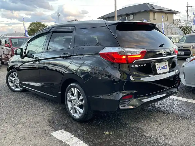 ホンダ シャトル ハイブリッド Z 徳島県 2015(平27)年 10.1万km クリスタルブラックパール (株)IDOMが運営する【じしゃロン徳島店】の自社ローン専用車両になりますこちらは現金またはオートローンご利用時の価格です。/自社ローンご希望の方は別途その旨お申付け下さい”										/										/衝突軽減被害軽減ブレーキ/純正ナビゲーション（フルセグ/CD/DVD/Bluetooth)/バックカメラ/トラクションコントロール/純正15インチアルミホイール/ビルトインETC/2カメラドライブレコーダー/ハーフレザーシート/シートヒーター/パドルシフト/プッシュスタート/スマートキー/オート電動格納ミラー/革巻きステアリング/ステアリングリモコン/純正フロアマット/サイドバイザー/Ｗエアバック/カーテンエアバック