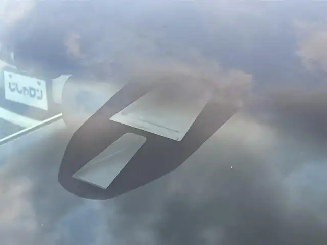 ホンダ シャトル ハイブリッド Z 徳島県 2015(平27)年 10.1万km クリスタルブラックパール (株)IDOMが運営する【じしゃロン徳島店】の自社ローン専用車両になりますこちらは現金またはオートローンご利用時の価格です。/自社ローンご希望の方は別途その旨お申付け下さい”										/										/衝突軽減被害軽減ブレーキ/純正ナビゲーション（フルセグ/CD/DVD/Bluetooth)/バックカメラ/トラクションコントロール/純正15インチアルミホイール/ビルトインETC/2カメラドライブレコーダー/ハーフレザーシート/シートヒーター/パドルシフト/プッシュスタート/スマートキー/オート電動格納ミラー/革巻きステアリング/ステアリングリモコン/純正フロアマット/サイドバイザー/Ｗエアバック/カーテンエアバック