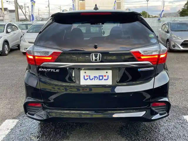 ホンダ シャトル ハイブリッド Z 徳島県 2015(平27)年 10.1万km クリスタルブラックパール (株)IDOMが運営する【じしゃロン徳島店】の自社ローン専用車両になりますこちらは現金またはオートローンご利用時の価格です。/自社ローンご希望の方は別途その旨お申付け下さい”										/										/衝突軽減被害軽減ブレーキ/純正ナビゲーション（フルセグ/CD/DVD/Bluetooth)/バックカメラ/トラクションコントロール/純正15インチアルミホイール/ビルトインETC/2カメラドライブレコーダー/ハーフレザーシート/シートヒーター/パドルシフト/プッシュスタート/スマートキー/オート電動格納ミラー/革巻きステアリング/ステアリングリモコン/純正フロアマット/サイドバイザー/Ｗエアバック/カーテンエアバック