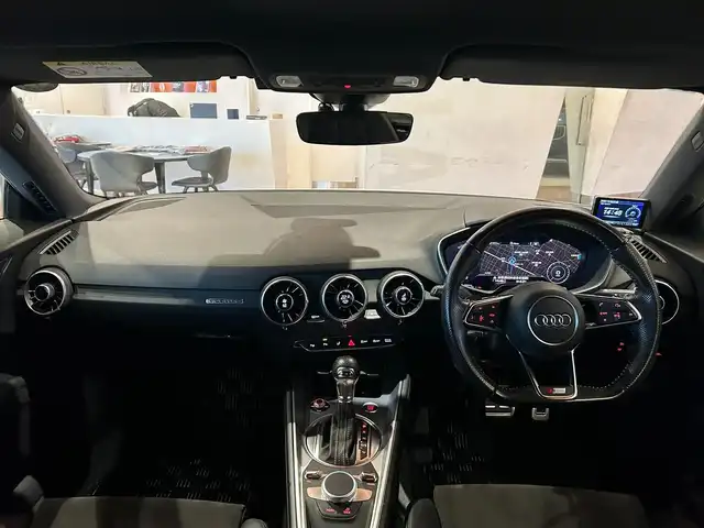 アウディ ＴＴクーペ 2．0 TFSI クワトロ 道央・札幌 2015(平27)年 4.4万km グレイシアホワイトメタリック アシスタンスパッケージアドバンスト/マトリクスLEDヘッドライト/AUDIサイドアシスト/レーンアシスト/パークアシスト/バックカメラ/ホールドアシスト/MMIナビゲーション/バーチャルコックピッド/パワーシート/パーキングエイド/社外GPSレーダー
