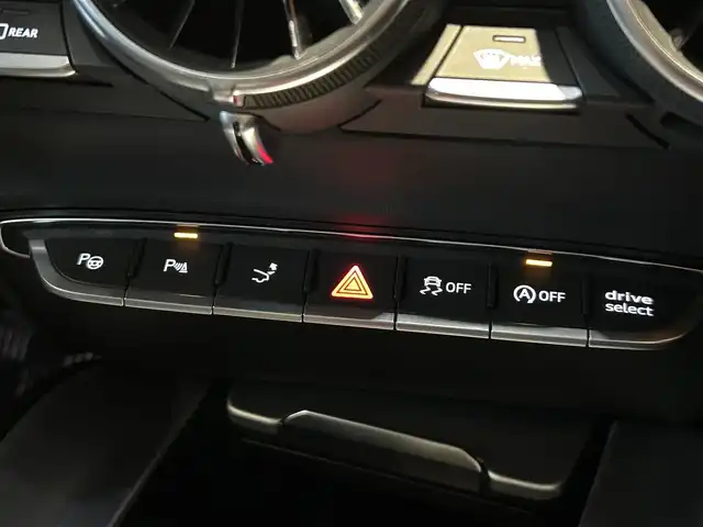 アウディ ＴＴクーペ 2．0 TFSI クワトロ 道央・札幌 2015(平27)年 4.4万km グレイシアホワイトメタリック アシスタンスパッケージアドバンスト/マトリクスLEDヘッドライト/AUDIサイドアシスト/レーンアシスト/パークアシスト/バックカメラ/ホールドアシスト/MMIナビゲーション/バーチャルコックピッド/パワーシート/パーキングエイド/社外GPSレーダー