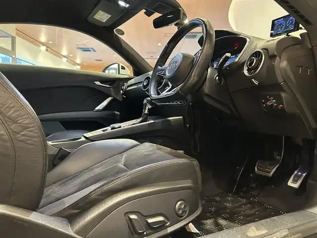 アウディ ＴＴクーペ 2．0 TFSI クワトロ 道央・札幌 2015(平27)年 4.4万km グレイシアホワイトメタリック アシスタンスパッケージアドバンスト/マトリクスLEDヘッドライト/AUDIサイドアシスト/レーンアシスト/パークアシスト/バックカメラ/ホールドアシスト/MMIナビゲーション/バーチャルコックピッド/パワーシート/パーキングエイド/社外GPSレーダー